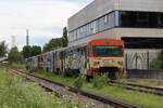 In den 80er Jahren baute SGP in Graz in Lizenz von Linke-Hofmann-Busch 5 + 8 Triebwagen der Reihe VT70 ähnlich der VT2E.
Über 30 Jahre prägten diese  Waschrumpel  genannten Triebwagen das Bild der Weststeiermark auf den GKB Strecken von Graz nach Köflach und Wies-Eibiswald.
Ein geplanter Verkauf nach Polen und nach Rumänien kam leider nicht zustande und seit einiger Zeit werden die Triebwagen bei der Firma Schrottwolf in Graz verschrotten.
VT70.05 und VT70.04 stehen am 7.6.2022 bei der Firma Schrottwolf und warten bereits in einem desolaten Zustand auf ihre Zerlegung.