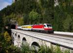 Dieses Bild zeigt die 1014 014 sowie die 1014 003 auf dem 87 Meter lange und 36 Meter hohe  Krausel-Klause-Viadukt, welche am 02.10.2010  mit einem  Vectron-Messzug  (193 921) vom Bahnhof Semmering