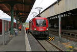 Mit dem Fahrrad von Kassel nach Halle (Saale) | Tag 1 Kassel–Witzenhausen    Auf Gleis 11 in Kassel Hbf überrascht 1016 003-6 (Siemens ES64U2), die gerade kritisch beäugt wird.