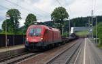 1016 017 rollte am 07.07.12 mit einem gemischten Gterzug durch Salzburg-Kasern Richtung Gnigl.