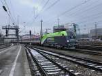 Die 1016 014 mit einem EC am 01.12.2012 bei der Einfahrt in den Mnchner Hbf.