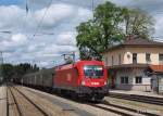 1016 002-6 durchfhrt am 04.05.13 mit einem kurzen Stahlzug Aling Richtung Salzburg.