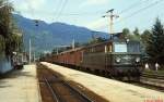 1042.25 durchfhrt im Sommer 1981 den Bahnhof Bodensdorf am Ossiacher See