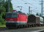 1044 086 erreicht mit dem aus 3Wagen bestehenden Gterzug Attnang-Puchheim;090811