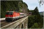 1044 077 fhrt mit IC 257 von Wien Meidling nach Maribor. 
Krausel Klause Breitenstein 19.09.2010