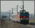 1044 042 bespannte am 20.3.2006 den IC 155 von Graz nach Marburg (Maribor). Die Aufnahme entstand kurz vor Wildon.