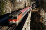 1044 041 fhrt mit IC 733  Sonnenstadt Lienz  (Wien Meidling - Lienz) ber das Krausel Klause Viadukt nahe Breitenstein.