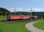 1044 012 mit einem REX nach Passau am 01.06.2008 bei Ingling.