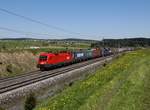 Die 1116 126 mit einem KLV-Zug am 30.04.2017 unterwegs bei Pöndorf.