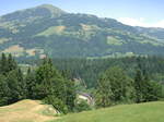 Suchbild: eine 1116 mit dem IC 942  Kitzbüheler Alpen  Wien - Saalfelden - Wörgl im Windauer Bogen zwischen Westendorf und Hopfgarten; unterhalb Hohe Salve (1.828 m); 15.06.2017  