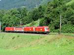 Braz, 29/07/2017 : Ein Lokzug fährt die Arlbergbahn hoch nach Langen...