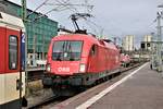 BB 1116 149 wird den IC aus Zrich, der krzlich gerade im Hbf Stuttgart angekommen ist, in Krze vor dem neuem IC nach Zrich HB gespannt. 30. Dezember 2017