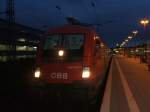 BB Tauri 1116 023-1 frh morgens mit EC 25 Dortmund-Budapest keleti pu  am Haken,die 1116 015-7 im Schub auf Gleis 3 in  Bochum Hbf.