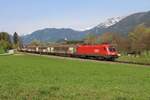 Mit einem Gamzzug voller Papier fährt am Morgen des 8.4.2024 die 1116 101 von Gratwein-Gratkorn in Richtung München hier kurz vor dem Bahnhof Admont.
Der Zug verkehrt planmäßig durch das Ennstal nach Bischofshofen wurde wegen Sturmschäden allerdings umgeleitet.