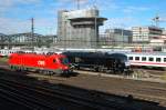 Verkehrsrot trifft Tiefschwarz: ER 20 005 und 1116 279 am 06.10.08 in Mnchen Hbf