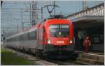 1116 133-8 hat soeben an den EC 161 nach Wien Westbf  angedockt .
Buchs SG (02.05.2009)