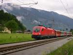 Salzkammergut 2009 - Mit einem kurzen City-Shuttle Pendelzug ist am 01.06.2009 die 1116 194-0 von Obertraun nach Attnang-Puchheim unterwegs.