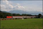 Vor dem Kaisergebirge ist der OEC 569  BERNARD Ingenieure  von Brgenz nach Wien unterwegs und konnte im Inntal bei Flintsbach abgelichtet werden.