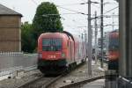 Taurus 1116 079 schiebt den R2326 aus den Bahnhof Wien Meidling in Richtung seinen Endziel Floridsdorf.