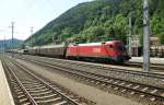 Taurus 1116 170 fahrt mit einem gemischtem Gterzug durch den Bahnhof Gloggnitz Richtung Wien.