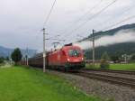 1116 084-3 mit einem Gterzug in die Richtung Kitzbhel bei Brixen im Thale am 12-8-2010.