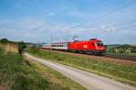 1116 119 bringt den EN 491  Hans Albers  nach Wien Westbahnhof.