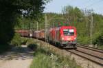 1116 136-1 mit Gterwaggons Richtung Rosenheim bei Bad Endorf am 07.05.2011