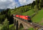 1116 149 + 1216 022 mit einem Gterzug am 04.05.2013 am Pyrkershhe-Viadukt bei Bad Hofgastein.