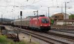 Auf ihrem Weg in die Heimat durchfhrt BB 1116 117 mit einem gemischten Gterzug den Bahnhof Regensburg (30.05.2013)