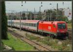 1116 009 mit dem EC 63 (Mnchen-Budapest) am 19.8.2006 aufgenommen am  Matzleisdorfer Balkon .