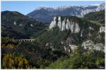 20 Schilling Blick - Eine Lok der Baureihe 1116, fhrt mit einem Gterzug ber das Krausel Klause Viadukt, nahe Breitenstein.