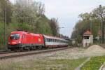 1116 030 fuhr am 14.4.14 mit einem IC durch Aßling.