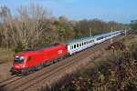 1116 058, unterwegs mit dem EC 103 nach Villach, kurz vor Strasshof, am 01.11.2014.