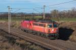 BR 1116 und 1142 575 sind gemeinsam zwischen Gramatneusiedl und Himberg unterwegs. Das Foto entstand am 19.12.2014.