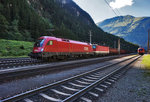 1116 060-5 und 1144 248-2 fahren mit einem leeren Kohlezug, bestehend aus Wagons von HŽ-Cargo, durch den bahnhof Böckstein.