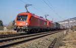 1116 189-2 und 1116 125-6 von der ÖBB sind mit einen Aufliegerzug am 15.02.2017 in Richtung Italien bei Thüngersheim unterwegs.