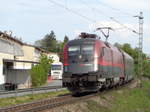 1116 213 zieht einen Railjet Budapest-München aus der Langsamfahrstelle bei Bruckmühl.