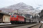 1141 021 der GEG vor dem 0815-Fotomotiv im Bahnhof Erzberg vor dem Erzberg; am 09.03.2013