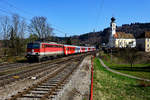 Bald wird es mit dieser idyllischen Szenerie vorbei sein: Der Bahnhof Wernstein wird in absehbarer Zeit komplett umgebaut und Lärmschutzwände werden errichtet.