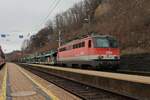 Die älteste aktive Lok der Reihe 1142 der ÖBB ist die 1142 598.
Diese steht am Nachmittag des 7.3.2024 mit einem Güterzug von Maribor kommend in Spielfeld-Straß und wartet auf die Abfahrt nach Graz Vbf.