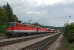 1142 554 an der Spitze des REX 1640 von Wien Westbhf. nach Amstetten. Die Aufnahme entstand am 30.09.2009 kurz vor Tullnerbach-Pressbaum. 