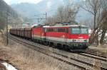 1142 618 und 1144 123 erreichen am 12.03.2013 mit ihrem Gterzug bald den Bahnhof Bruck/Mur.