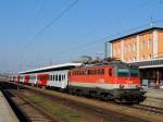 1142 655-8 mit R5917-RegioBiking, abfahrtsbereit am Bahnsteig3 Passau-Hbf; 130316