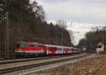 Am 15.Dezember 2013 erreichte 1142 693 mit einem Ersatzzug für Meridian den Bahnhof Aßling.