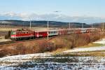 Im Sonnenfenster zwischen Neulengbach und Ollersbach ist 1142 658 mit dem R 2028 von Wien Westbahnhof nach St.