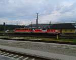 1142 XXX und 1163 012-8 am 18.8.2015 im Bahnhof Attnang-Puchheim.