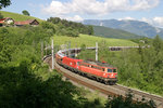 1142.567+1116 fahren mit G-49415 vor toller Wolkenstimmung über der Rax am Eichberg.