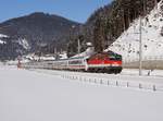 Die 1142 631 mit einem EC nach Graz am 21.01.2017 unterwegs bei Eben im Pongau.