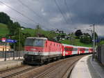 ÖBB 1144 052 mit CityShuttle-Wagen als REX 1516 Salzburg - Wörgl bei Einfahrt in Hopfgarten-Berglift; 16.06.2017  