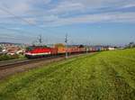 Die 1144 245 mit einem Güterzug am 29.09.2017 unterwegs bei Pöndorf.